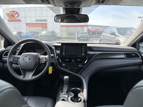 Used 2023 Toyota Camry SE image 9