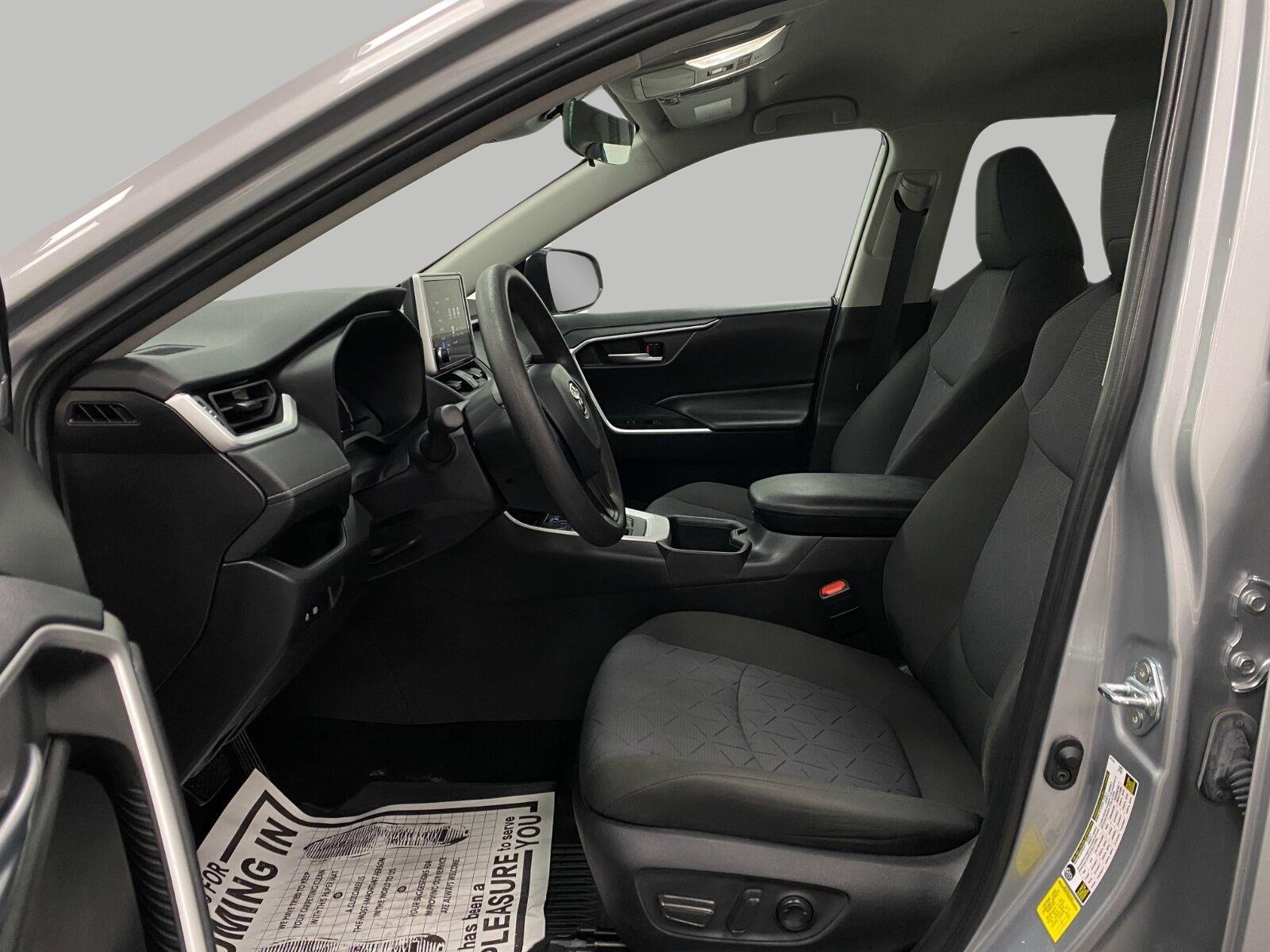 Used 2025 Toyota RAV4 XLE AWD/4WD image 27