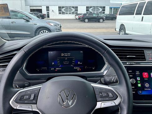 Used 2023 Volkswagen Tiguan SE w/ Panoramic Sunroof Package FWD image 15