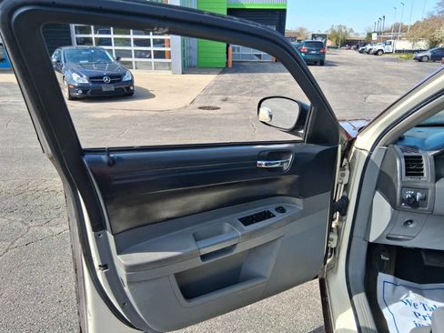 Used 2005 Chrysler 300 RWD image 14
