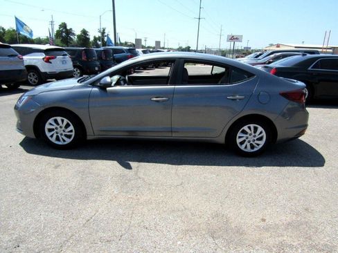 Used 2019 Hyundai Elantra SE FWD image 10