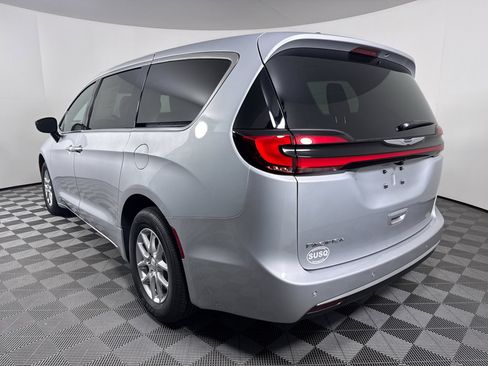 New 2026 Chrysler Pacifica Select image 21