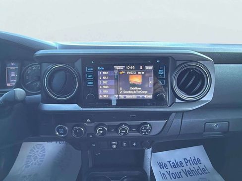 Used 2019 Toyota Tacoma TRD Sport image 9