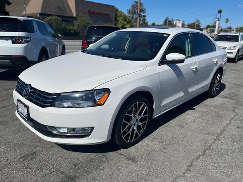 Used 2013 Volkswagen Passat TDI SE image 3