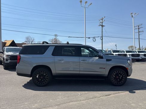 Used 2024 GMC Yukon XL AT4 w/ Technology Package image 6