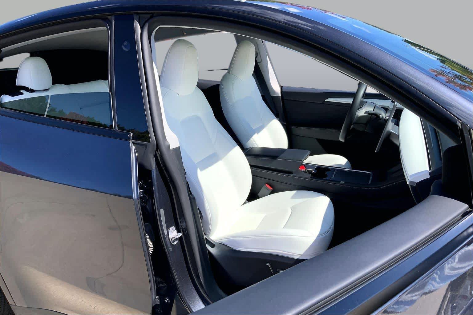 Used 2025 Tesla Model Y Long Range AWD/4WD image 8