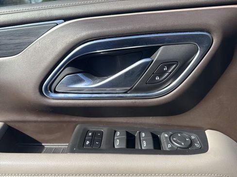 Used 2021 GMC Yukon SLT w/ SLT Premium Package image 12