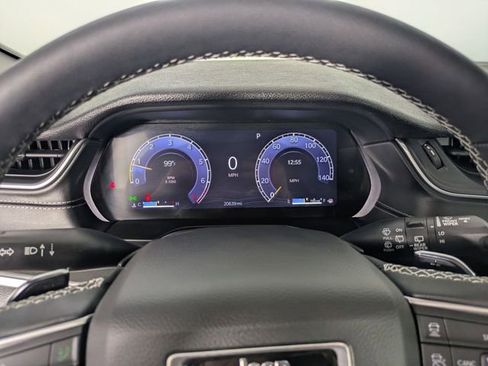 Used 2024 Jeep Grand Cherokee L Altitude RWD image 17