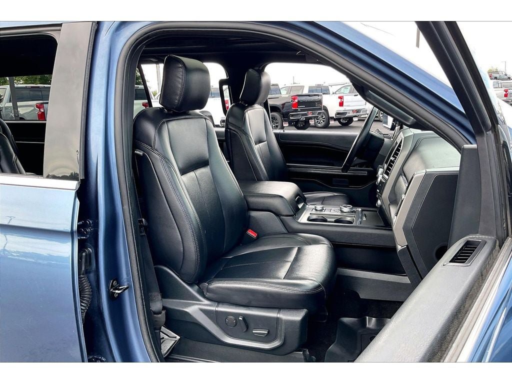 Used 2020 Ford Expedition Max XLT w/ Equipment Group 202A AWD/4WD image 8