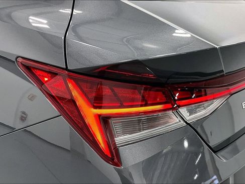 Certified 2025 Hyundai Elantra SEL FWD image 37