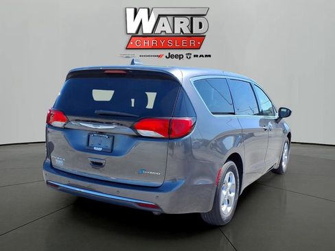 Used 2018 Chrysler Pacifica Touring Plus image 10