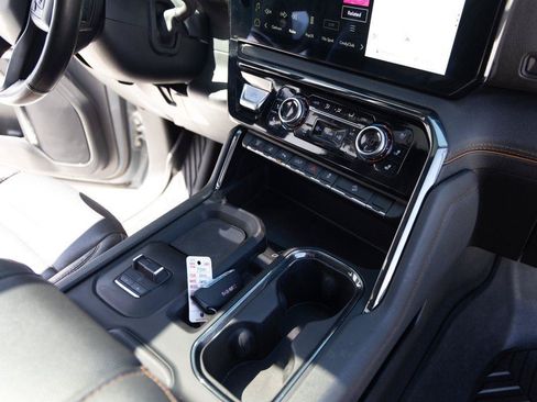 Used 2024 GMC Sierra 2500 AT4 w/ AT4 Premium Plus Package AWD/4WD image 26