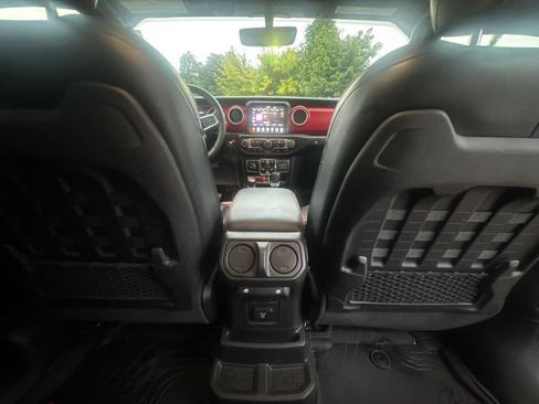 Used 2023 Jeep Wrangler Unlimited Rubicon w/ Cold Weather Group AWD/4WD image 22