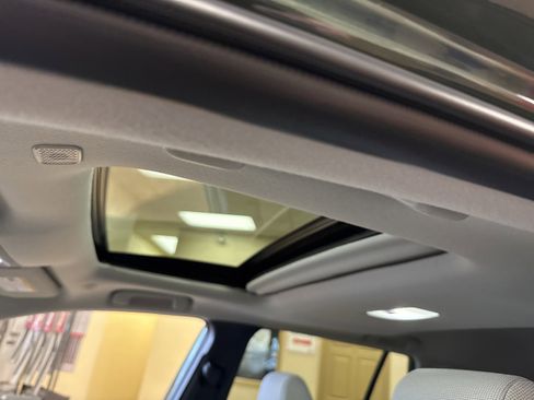 Used 2025 Toyota Corolla Cross LE w/ Moonroof Package image 6