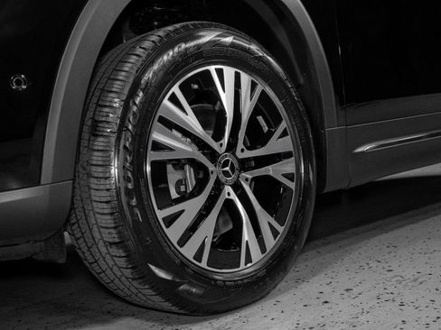 New 2025 Mercedes-Benz GLB 250 image 31