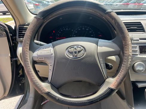 Used 2010 Toyota Camry LE FWD image 12