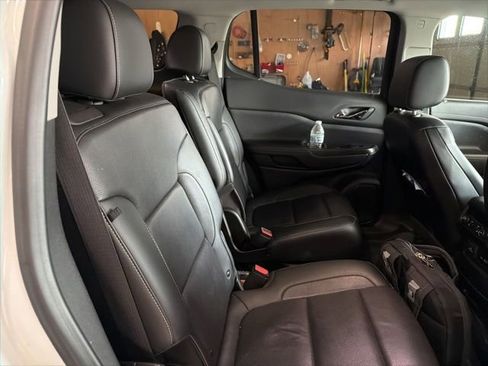 Used 2020 GMC Acadia SLT w/ Driver Alert Package II AWD/4WD image 4