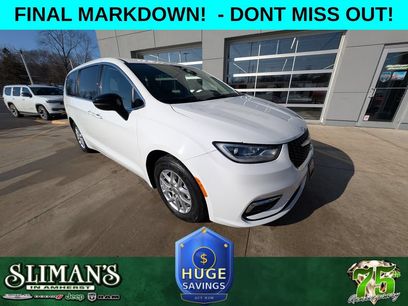 Used 2024 Chrysler Pacifica Touring-L