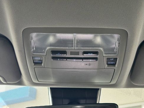 Used 2019 Toyota Highlander XLE image 22