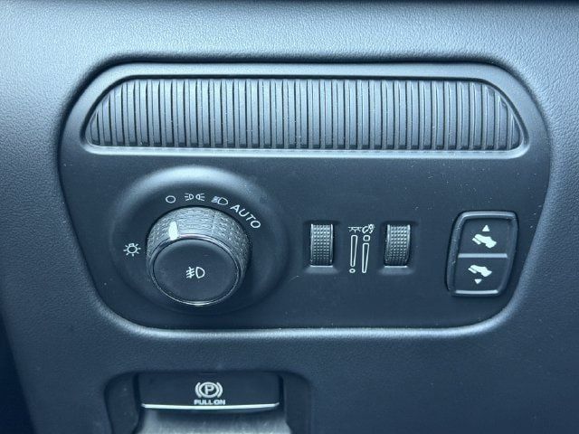 Used 2023 Jeep Grand Wagoneer L Series II AWD/4WD image 23