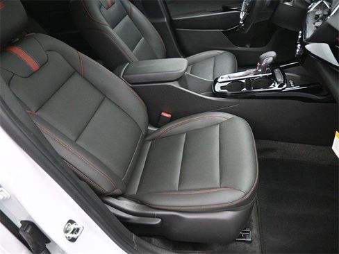 Certified 2025 Chevrolet Trax RS w/ Sunroof Package image 17