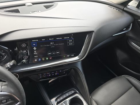 Used 2023 Buick Envision Essence image 34