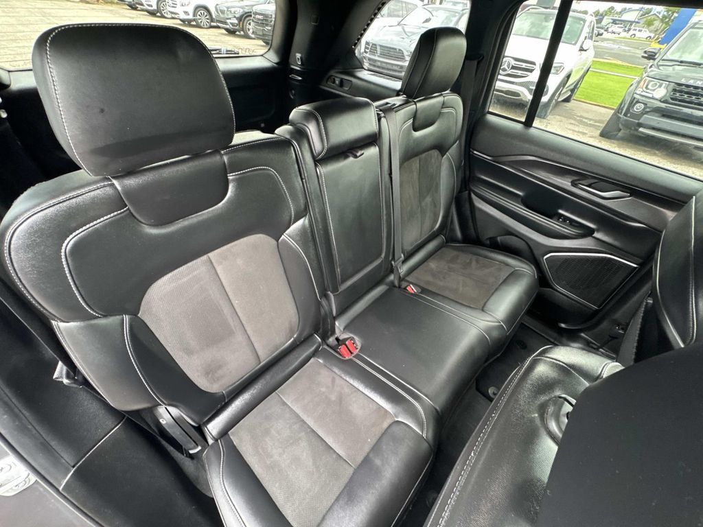 Used 2022 Jeep Grand Cherokee Altitude AWD/4WD image 11