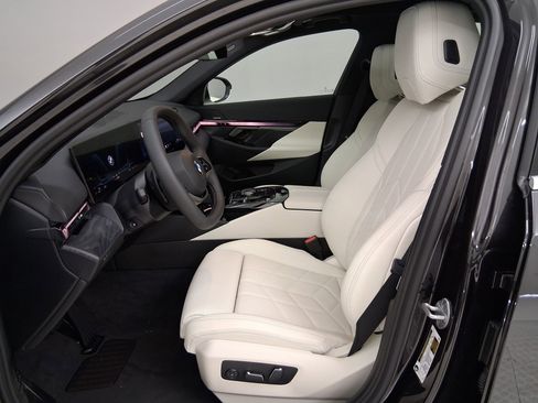 New 2026 BMW 530i w/ Convenience Package RWD image 3