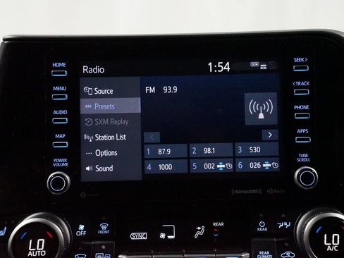 Used 2021 Toyota Highlander XLE FWD image 17