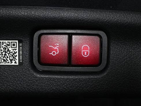 Used 2025 Mercedes-Benz C 300 Sedan image 29