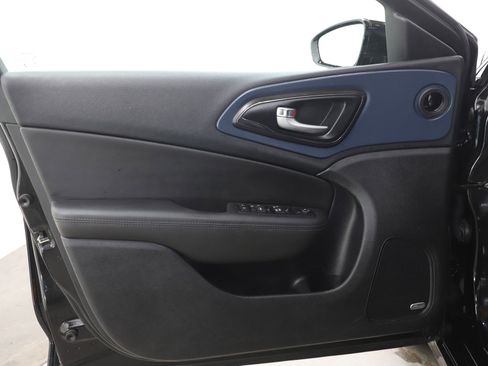 Used 2016 Chrysler 200 S w/ Navigation & Sound Group I image 18