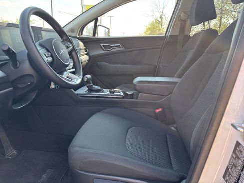 Used 2025 Kia Sportage LX FWD image 25