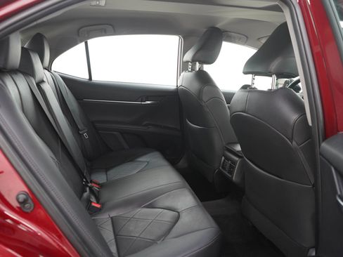 Used 2019 Toyota Camry XLE FWD image 12
