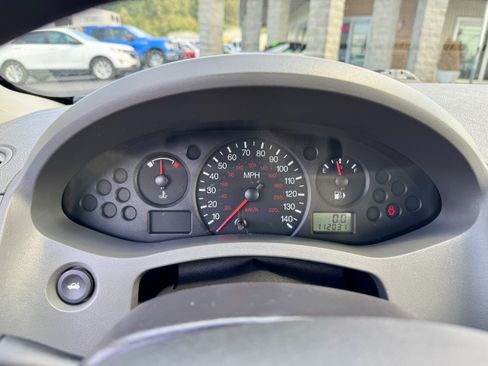 Used 2005 Ford Focus ZX4 Sedan FWD image 14