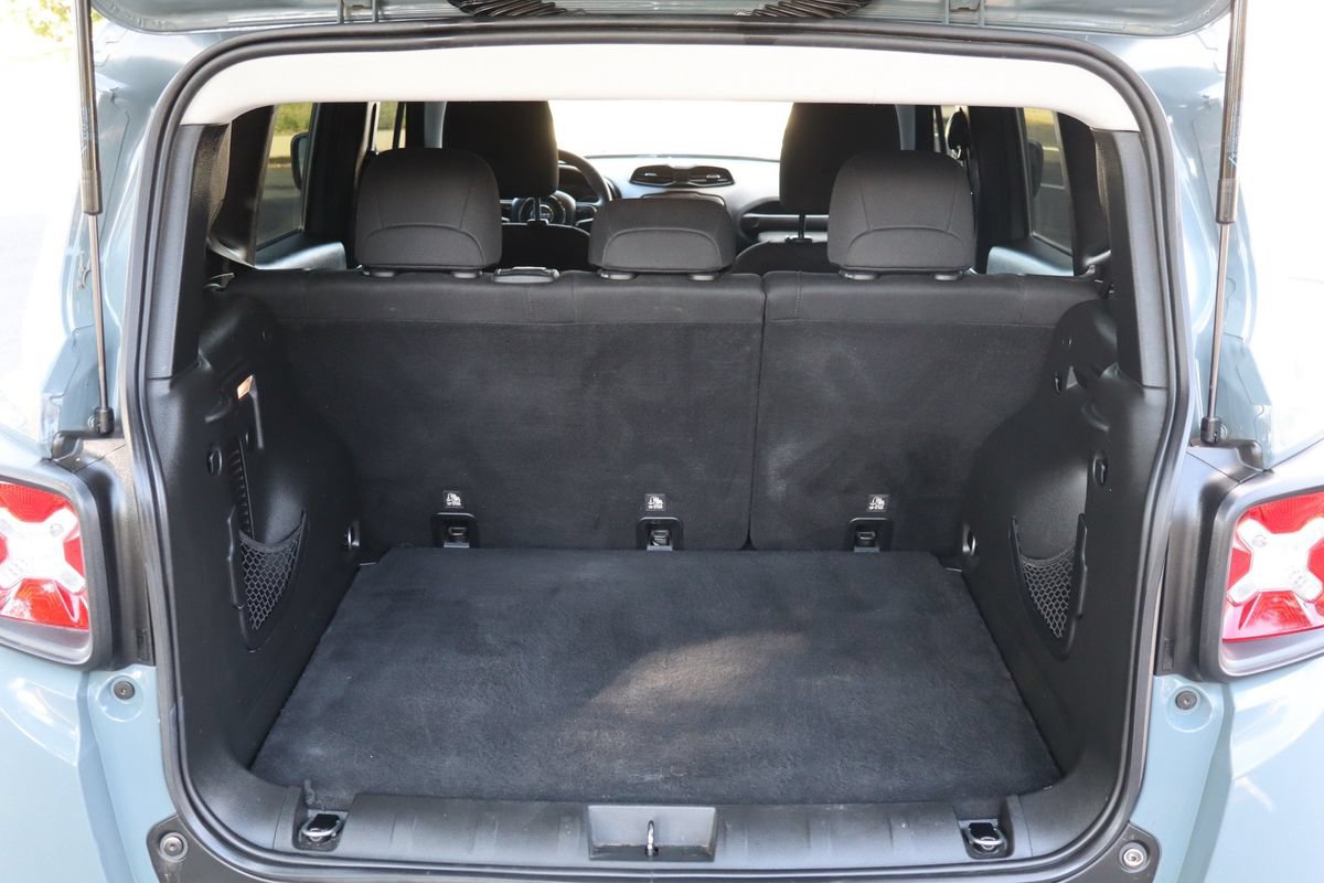 Used 2018 Jeep Renegade Latitude FWD image 14