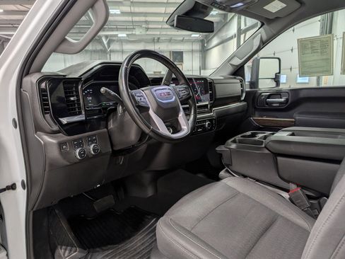 Used 2024 GMC Sierra 2500 SLE w/ SLE Convenience Package image 16