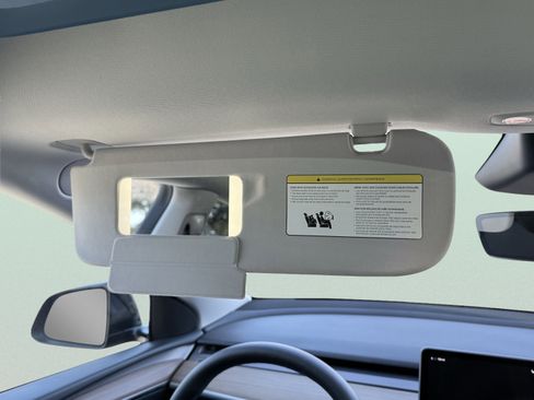 Used 2025 Tesla Model Y Long Range image 58