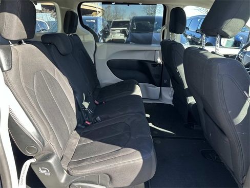 Certified 2020 Chrysler Pacifica Touring w/ Advanced Safetytec Group image 10