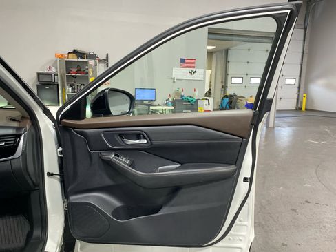 Used 2023 Nissan Rogue SL w/ SL Premium Package image 28