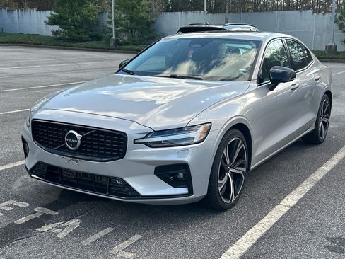 Used 2024 Volvo S60 B5 Plus image 1