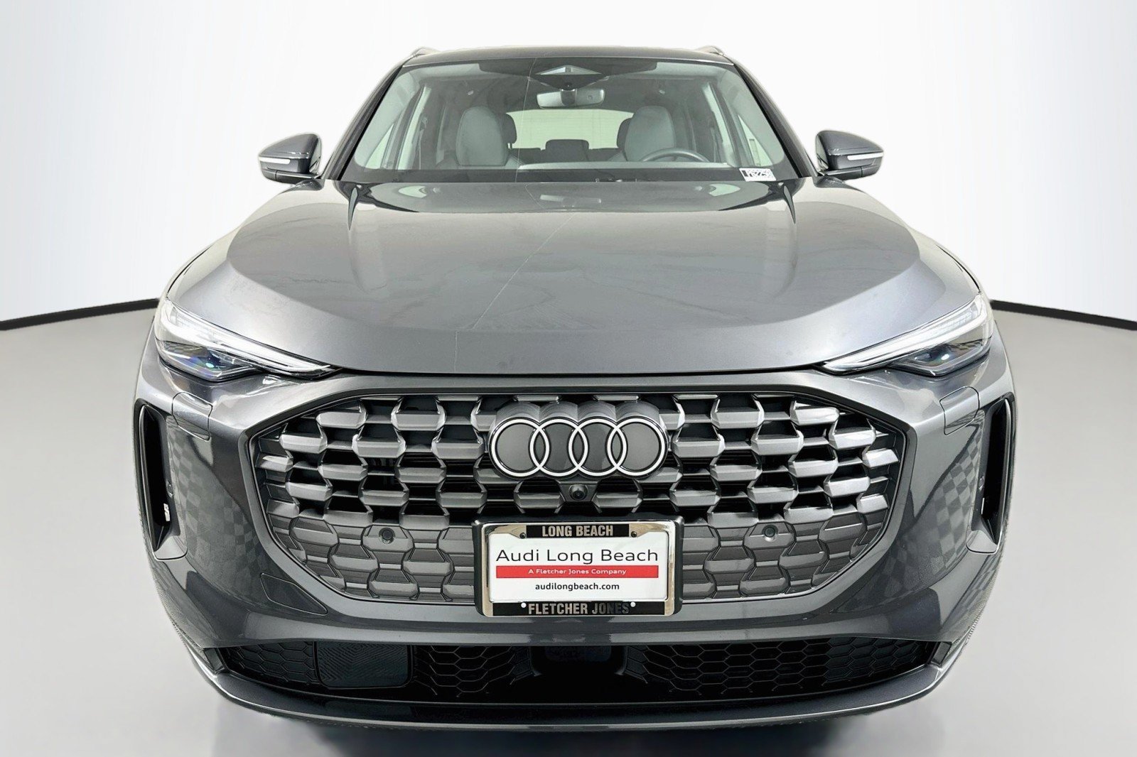 Used 2025 Audi Q5 Premium w/ Premium Plus AWD/4WD image 2