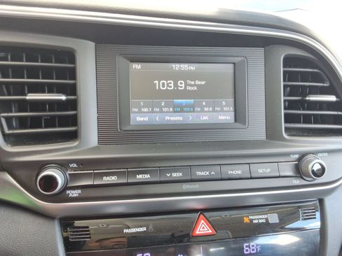 Used 2020 Hyundai Elantra SE w/ Cargo Package (C1) FWD image 15