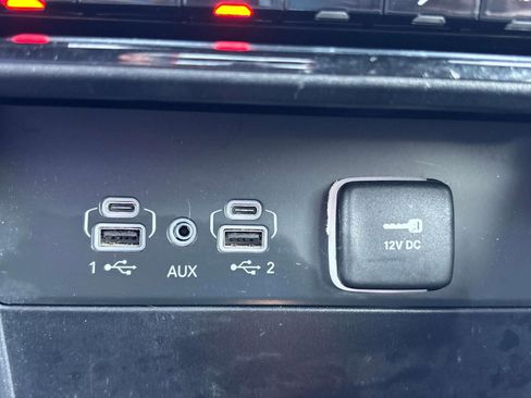 Certified 2024 Jeep Grand Cherokee Limited image 32