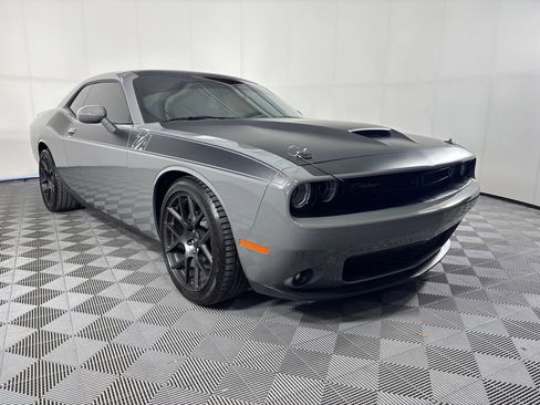 Used 2017 Dodge Challenger R/T w/ Quick Order Package 22P T/A RWD image 3