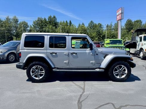 Used 2019 Jeep Wrangler Unlimited Sahara w/ Uconnect 4C Nav & Sound Group AWD/4WD image 3