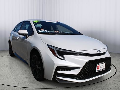 Certified 2024 Toyota Corolla SE w/ SE Convenience Package FWD image 1