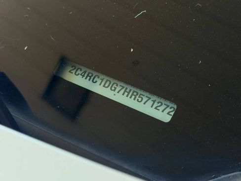 Used 2017 Chrysler Pacifica Touring FWD image 28