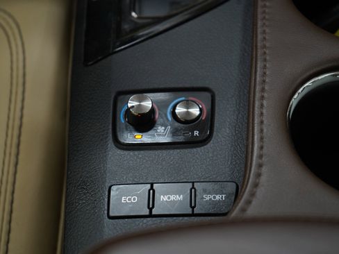 Used 2013 Toyota Avalon Limited FWD image 17