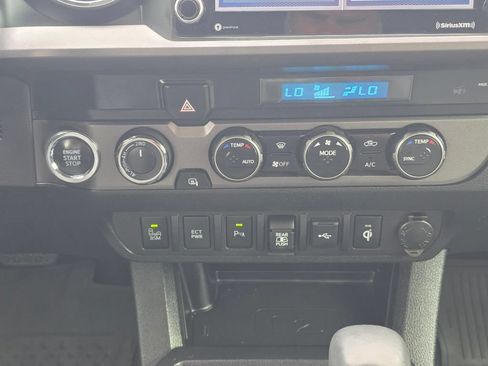 Used 2023 Toyota Tacoma TRD Off-Road w/ Technology Package AWD/4WD image 14