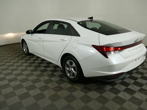Used 2022 Hyundai Elantra SE FWD image 5